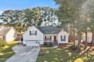 102 Woodcroft Ct, New Bern, NC 28562