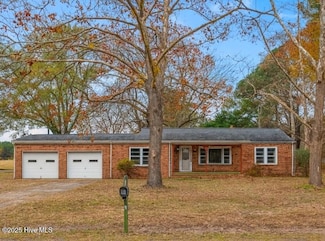 561 Godley Rd, Grimesland, NC 27837