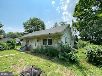 2248 Saylors Pond Rd, Springfield, NJ 08041