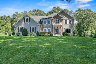 40 Sterling Ridge Ct, Cheshire, CT 06410