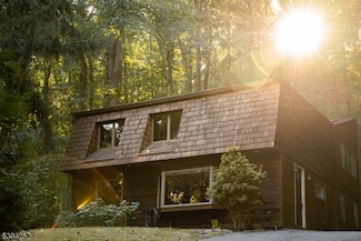 158 Buffalo Hollow Rd, Glen Gardner, NJ 08826