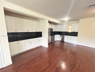 2880 Pine Tree Dr Unit 1, Miami Beach, FL 33140