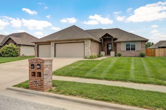 308 W Arlington Dr, Springfield, MO 65803