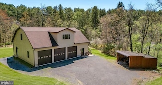 2875 Stagecoach Rd W, Palmerton, PA 18071