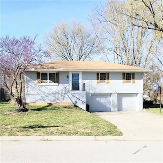 401 SW Shamrock Place, Blue Springs, MO 64014