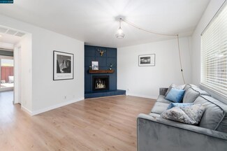 225 Mayhew Way Unit 5, Walnut Creek, CA 94597