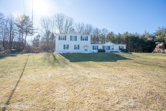 4 Edelman Ln, Troy, NY 12180