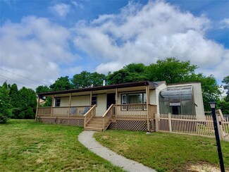 1034 Stafford Rd, Tiverton, RI 02878