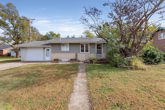 122 S Maple St, Pretty Prairie, KS 67570