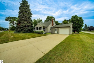 624 Fenton St, Kingsley, MI 49649