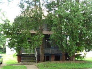 127 S Stott St, Genoa, IL 60135