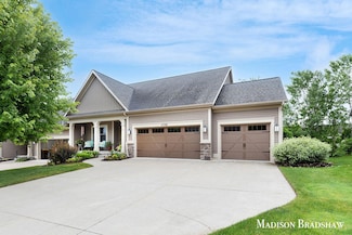 1728 N Brandon Ridge Dr NW, Walker, MI 49544