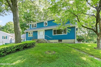 38 Maplewood Dr, Cos Cob, CT 06807