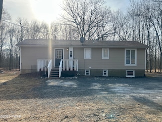 160 Gap View Cir, Bushkill, PA 18324