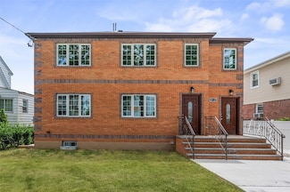 13937 253rd St, Rosedale, NY 11422
