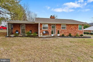 324 S Buckmarsh St, Berryville, VA 22611