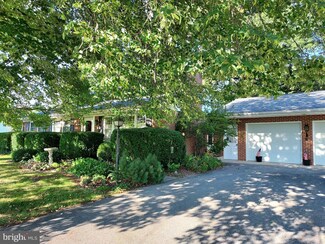 115 Conewago St, Biglerville, PA 17307