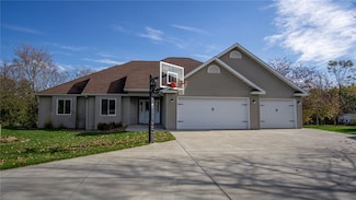 1811 W Ridge Ct, Eau Claire, WI 54703