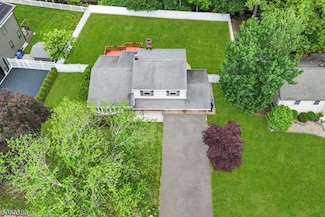 52 Ravine Dr, Colonia, NJ 07067