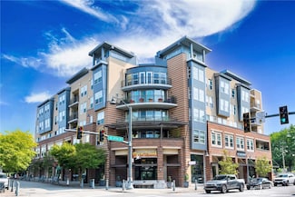 7800 SE 27th St Unit 302, Mercer Island, WA 98040