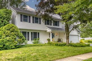2264 Newport Ln, Geneva, IL 60134
