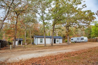 320 Sam Houston Rd, Honey Grove, TX 75446