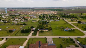 304 Thomas Park Dr, Hutto, TX 78634