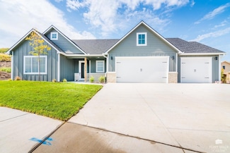 3918 Travers Cir, Manhattan, KS 66503