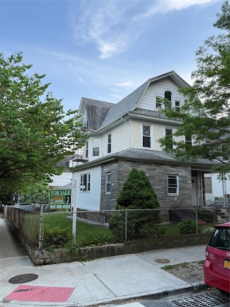 8520 85th Rd, Woodhaven, NY 11421