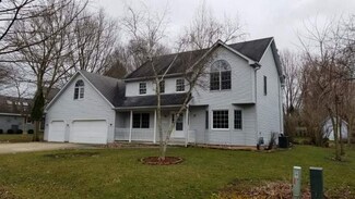 777 Debbie Ln, Sandwich, IL 60548
