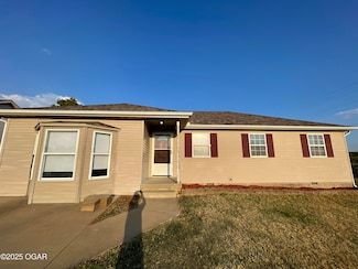 1703 Bluebird Dr, Webb City, MO 64870