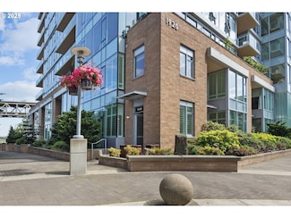 1920 S River Dr Unit E102, Portland, OR 97201