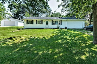 5768 Mountain Rd, Coloma, MI 49038