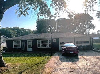 1107 Fisher St, Sterling, IL 61081