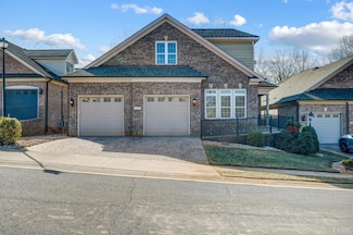1060 Governors Ln, Forest, VA 24551
