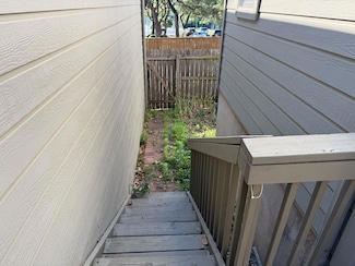 5737 N Scout Island Cir, Austin, TX 78731