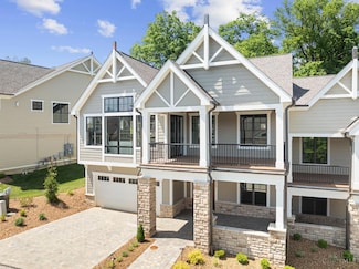 5960 Woodland Ln, Cincinnati, OH 45227