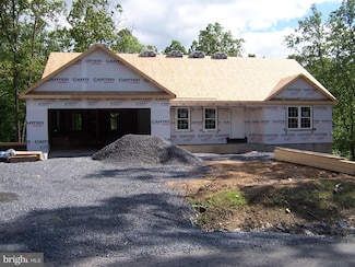 223 Fairview Oaks Ln, Berkeley Springs, WV 25411