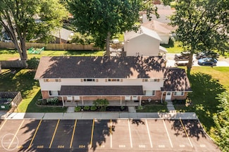 25725 S River Rd, Harrison Township, MI 48045