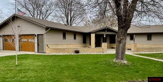 1125 Lloyd Ln, Saint Peter, MN 56082