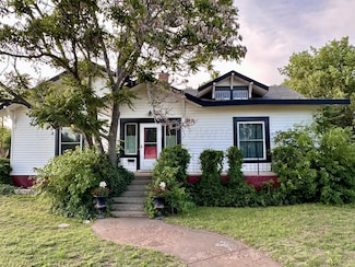 1303 3rd Ave, Canyon, TX 79015