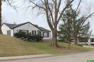 6475 Pierce St, Omaha, NE 68106