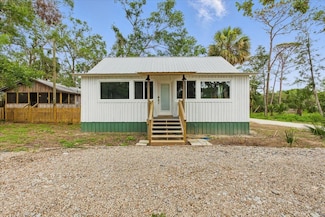 209 10th St SE, Steinhatchee, FL 32359