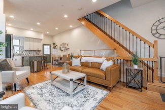2307 Carpenter St, Philadelphia, PA 19146