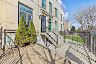 3342 S Giles Ave, Chicago, IL 60616