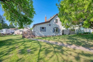 215 E Michigan Ave, Gilbert, MN 55741