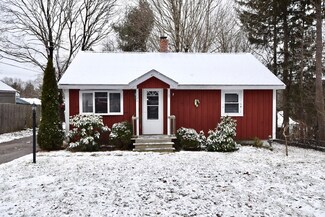 24 Summit St, Middleboro, MA 02346