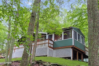 125 Dogwood Dr, Hawley, PA 18428