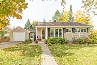 1018 W Colonial Park Dr, Grand Ledge, MI 48837