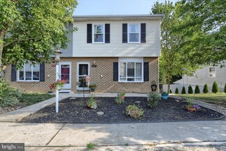 1102 Pheasant Dr N, Carlisle, PA 17013
